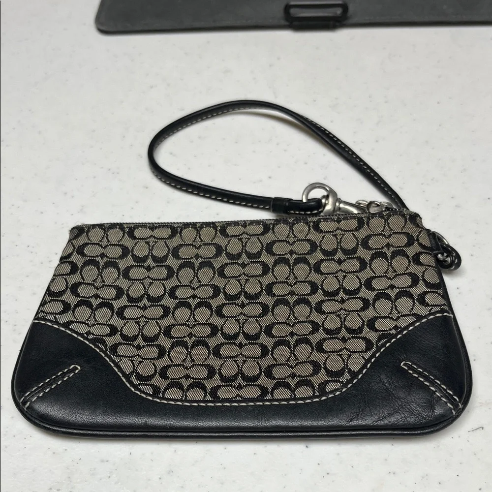 Vintage Coach Elegant Black and Tan Logo Women's Wristlet